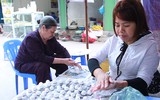 Xem người Hà Nội làm bánh trôi, bánh chay trong Tết Hàn thực